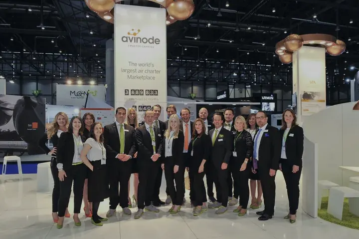Équipe corporate photographiée à Genève pour un événement